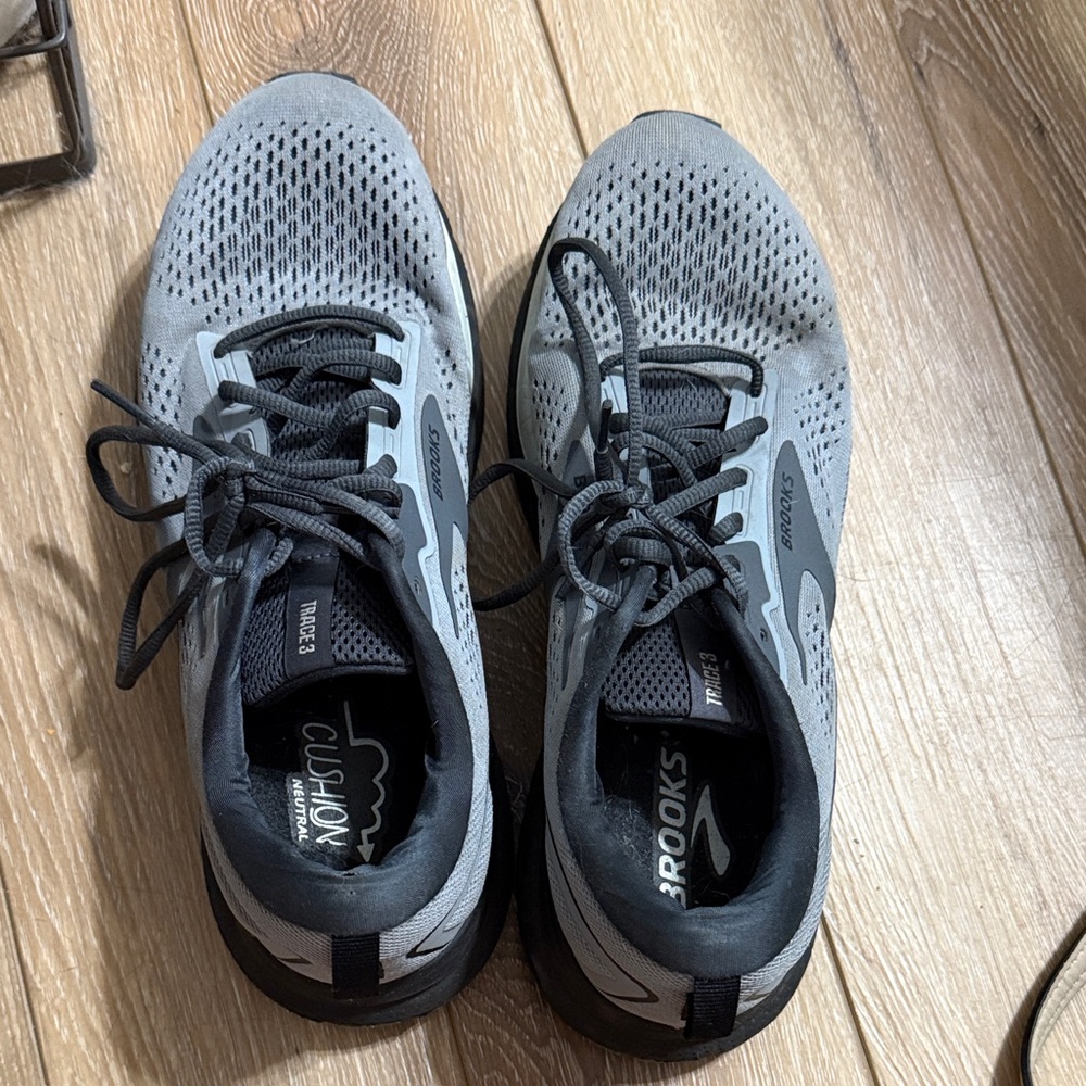 Brooks Men's Black and Gray Athletic Shoes